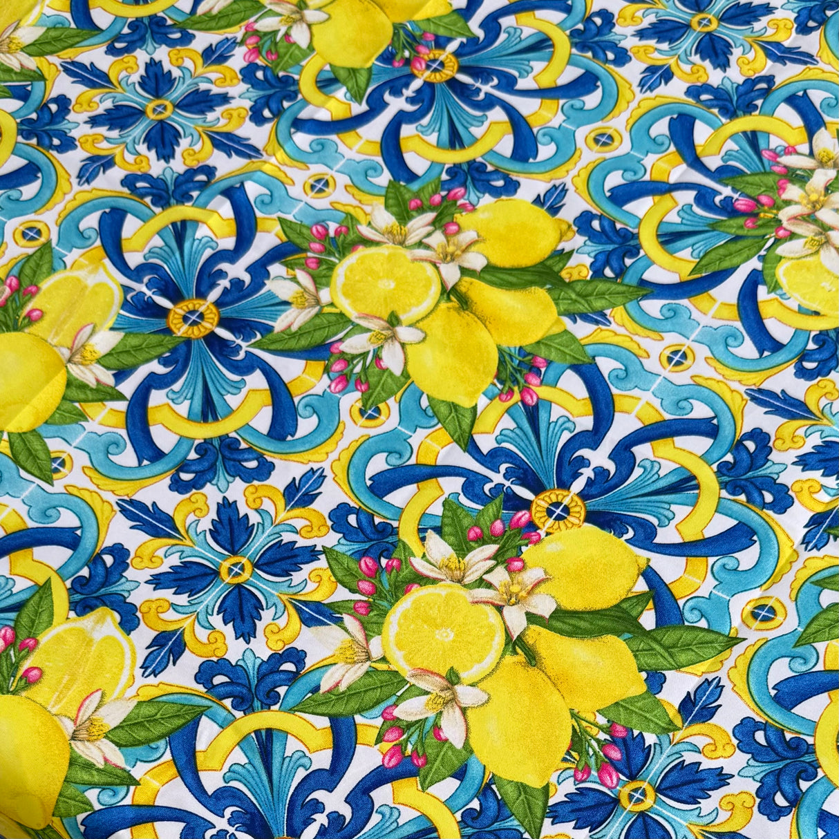 Tovaglia Antimacchia Microresinata Maiolica Maè - Via Roma 60