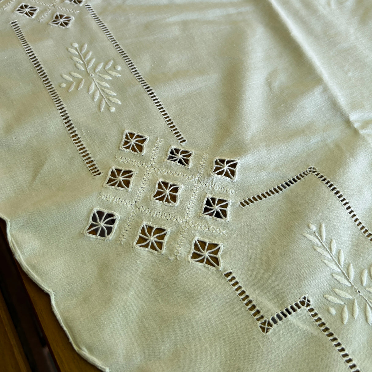 Tovaglia Rotonda LIBERA (538) by Mondo Biancheria