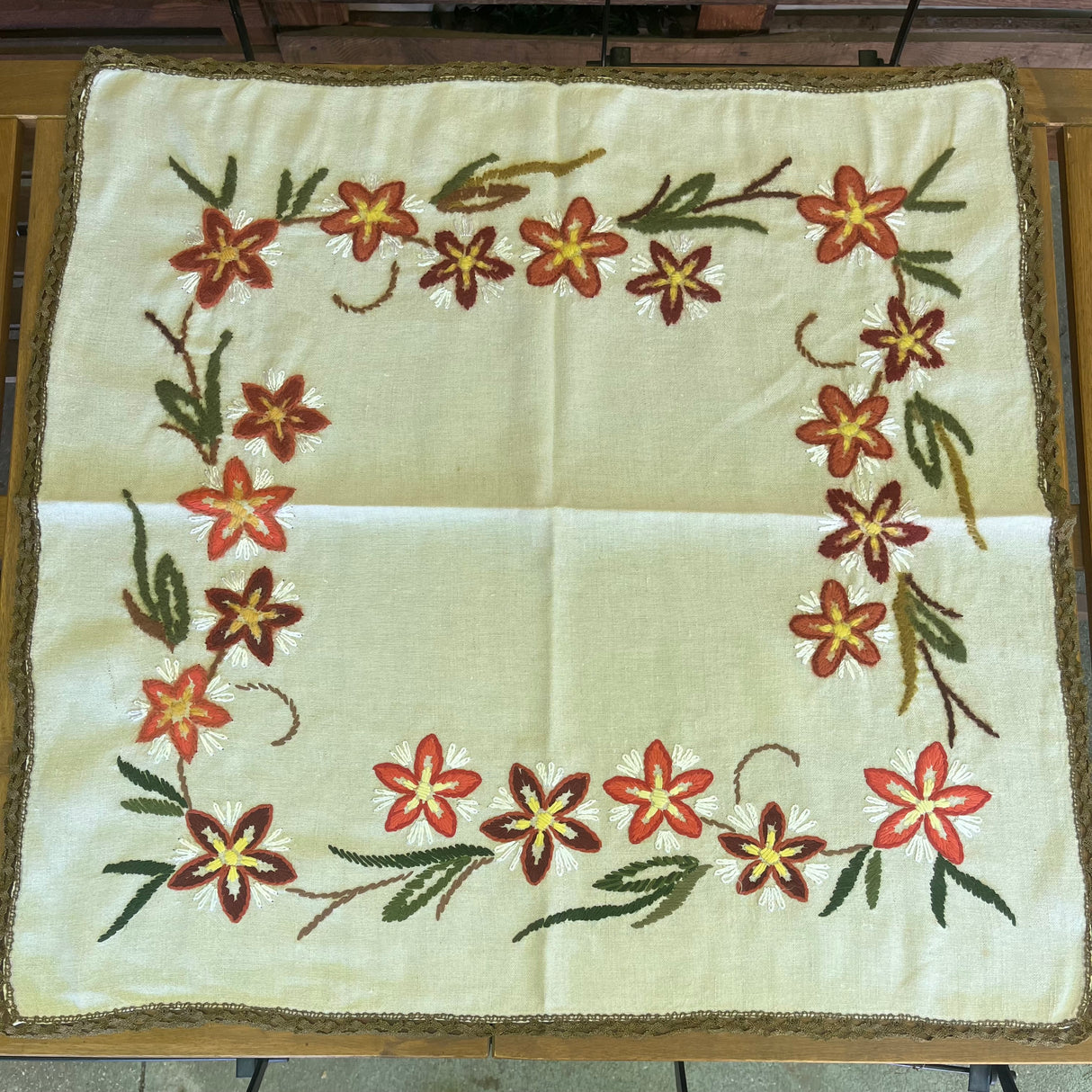 Centrotavola in punto lana (134) By Mondo Biancheria