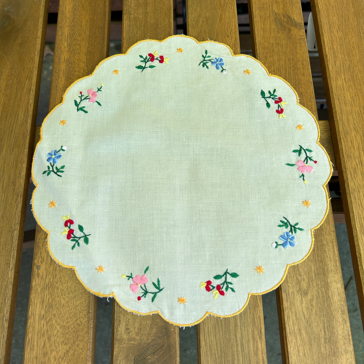 Centrino NILLA (270) by Mondo Biancheria