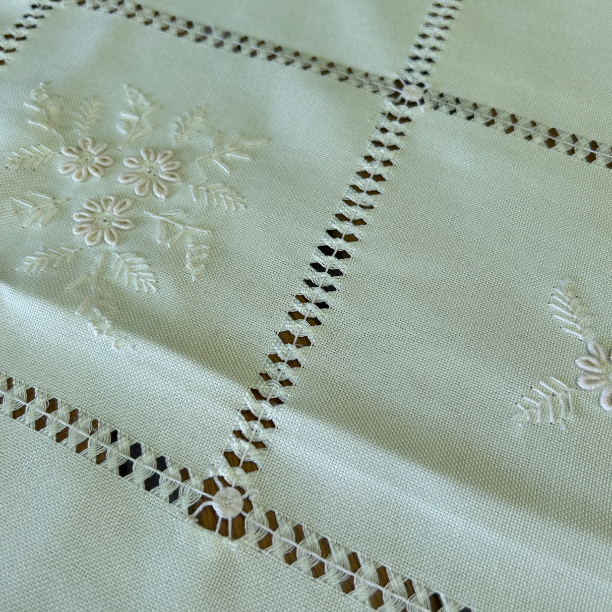 Centrotavola VERA (402) by Mondo Biancheria