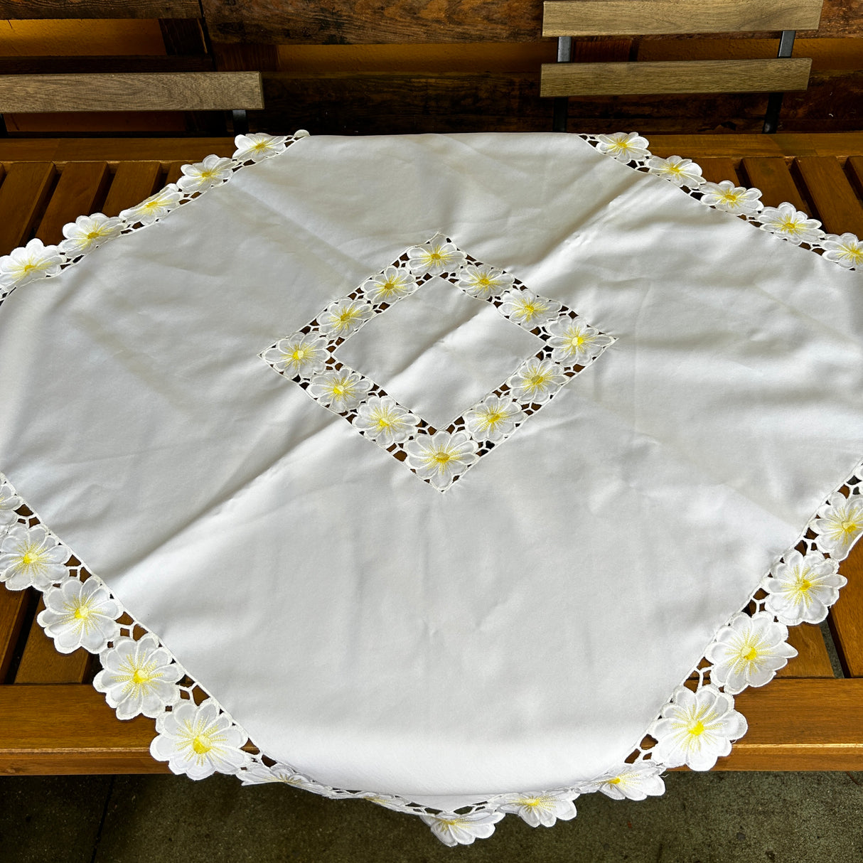 Centro MARGOT (348) by Mondo Biancheria