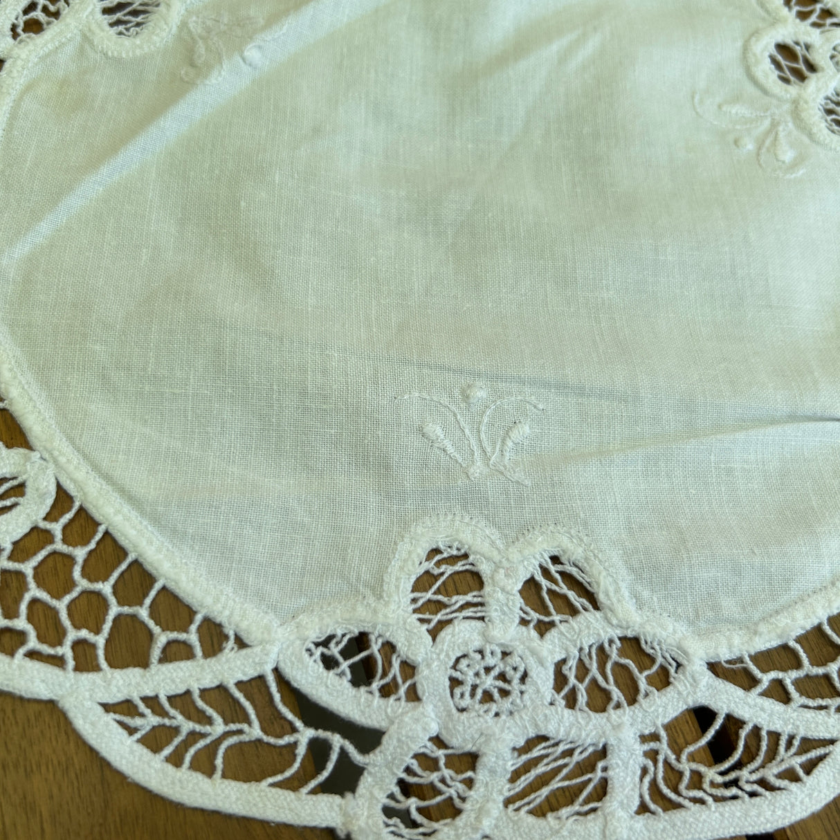 Centrino JENNY (068) By Mondo Biancheria