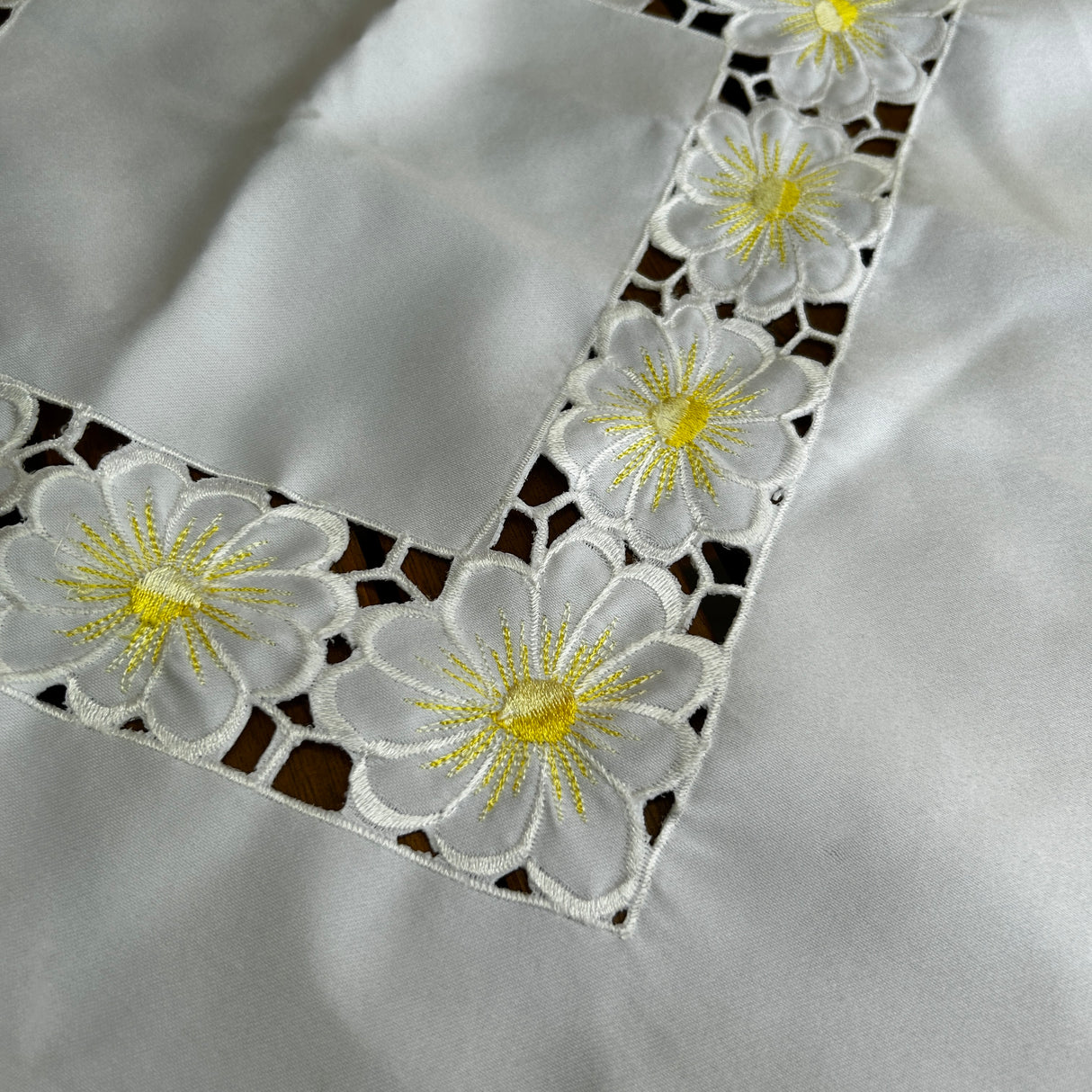 Centro MARGOT (348) by Mondo Biancheria