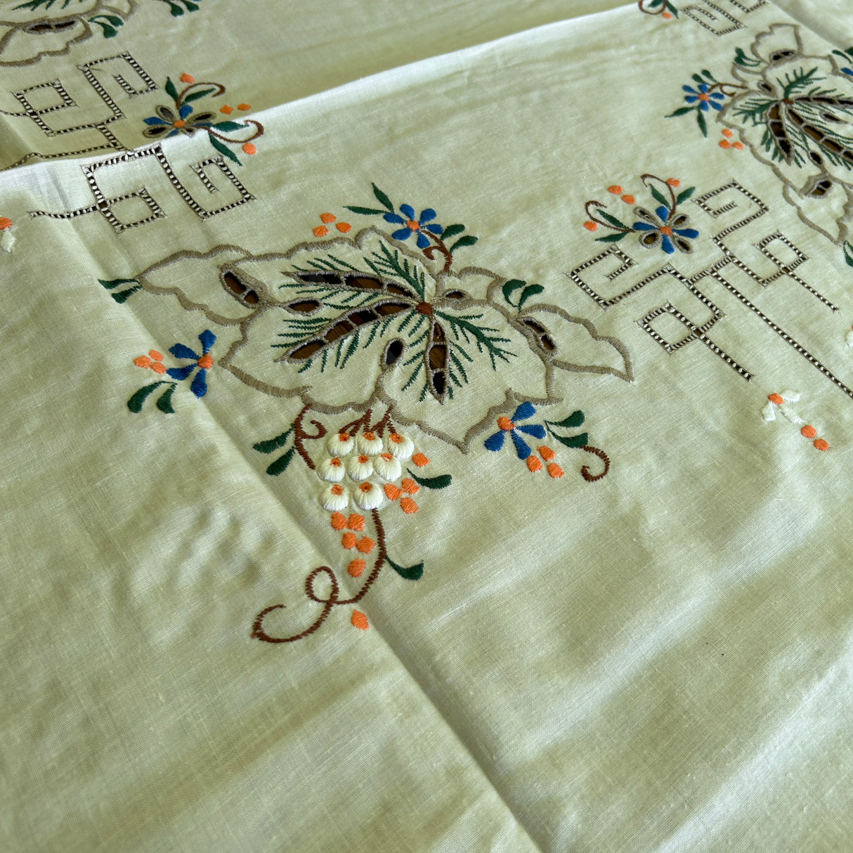 Tovaglia rotonda DELICATA by Mondo Biancheria