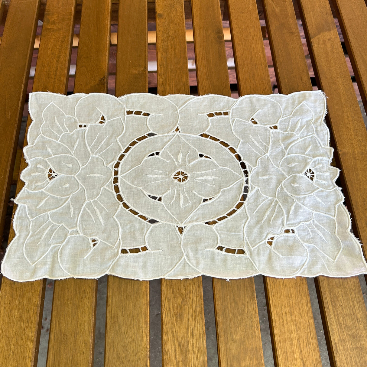 Centro LUCINA (552) by Mondo Biancheria