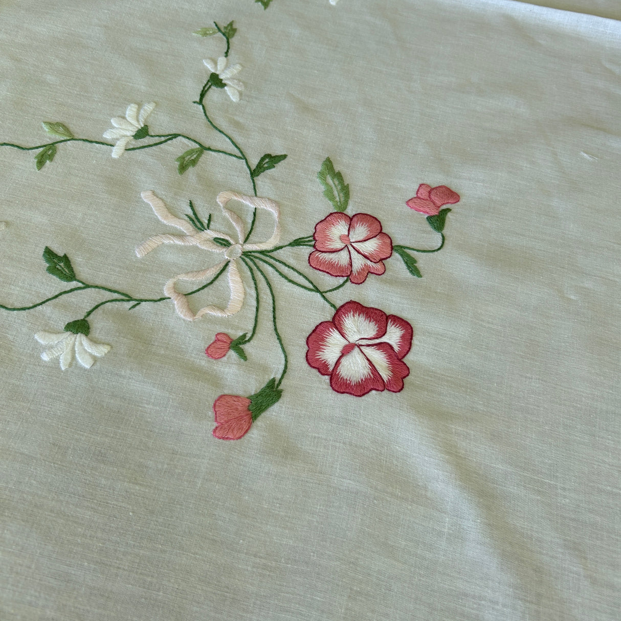 Centrotavola Noemi (588) by Mondo Biancheria