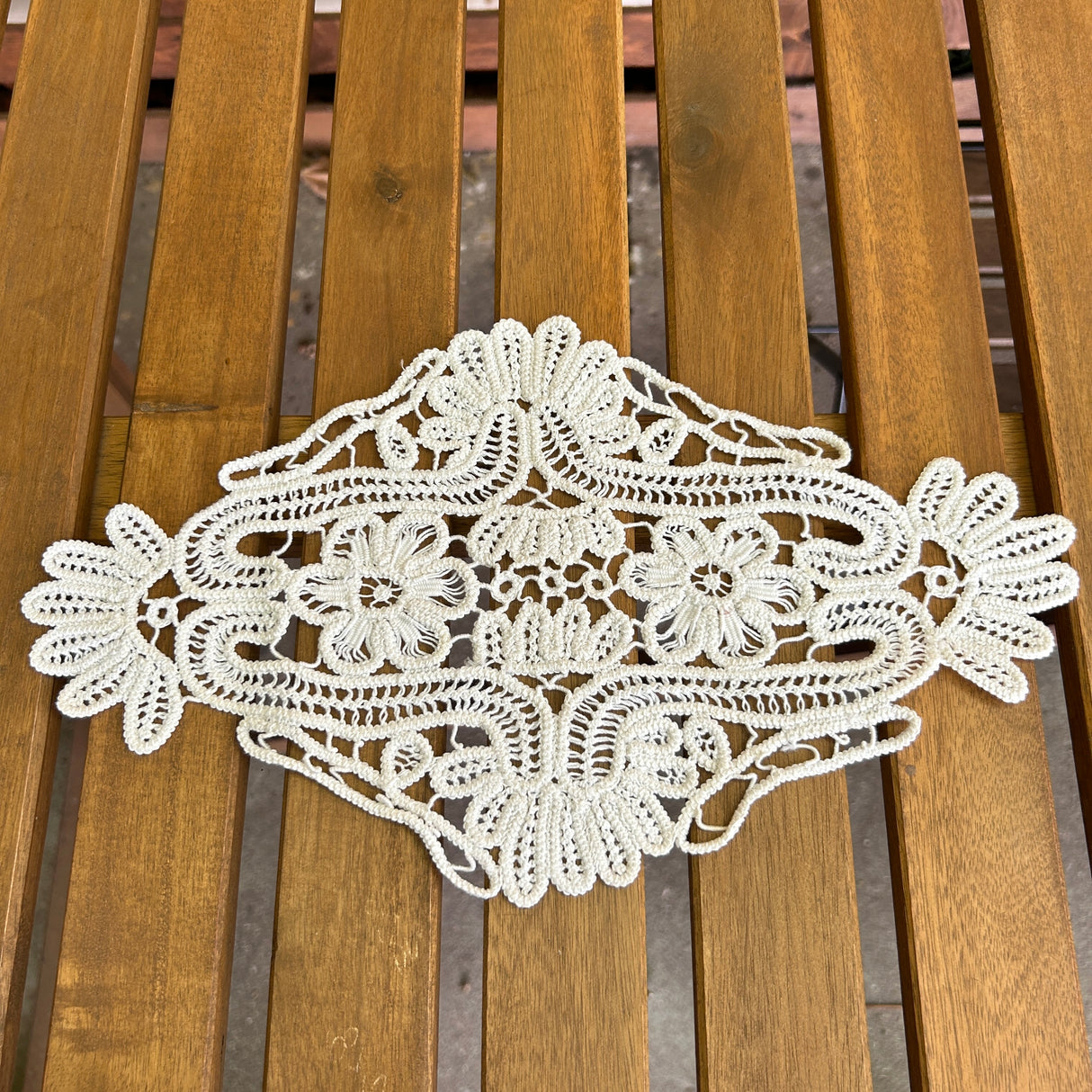 Centrino SIMONA (223) by Mondo Biancheria