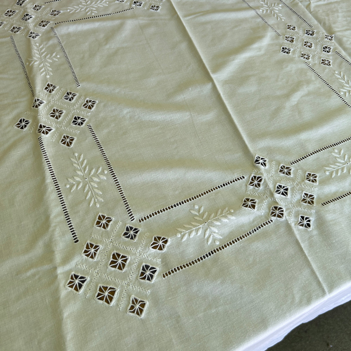 Tovaglia Rotonda LIBERA (538) by Mondo Biancheria