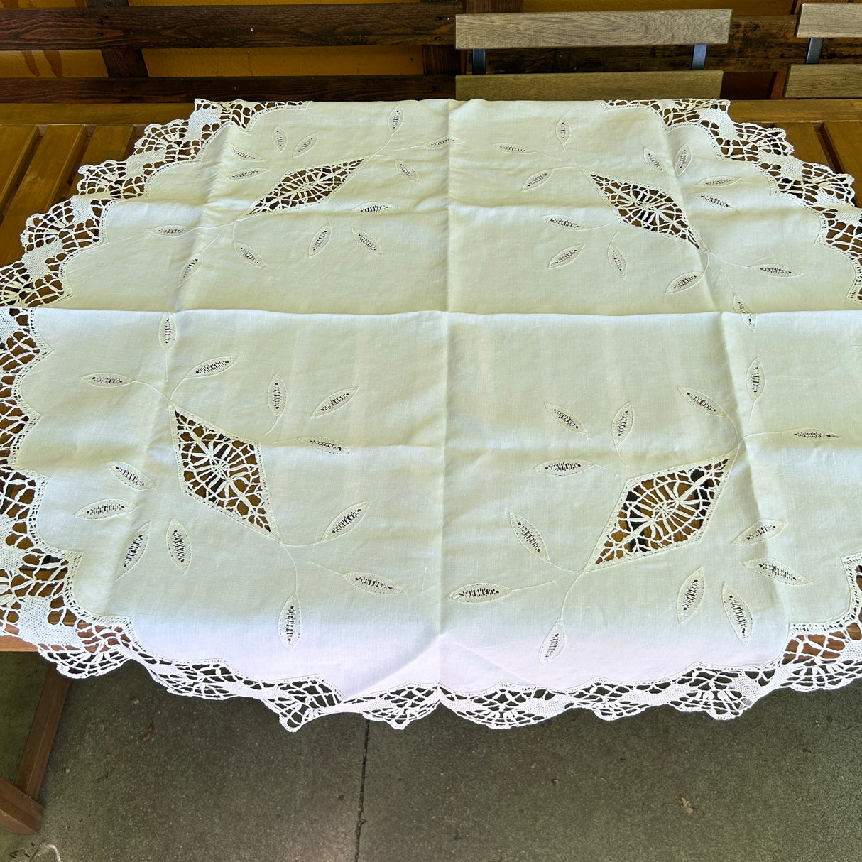 Copritavolo LEDA (277) by Mondo Biancheria