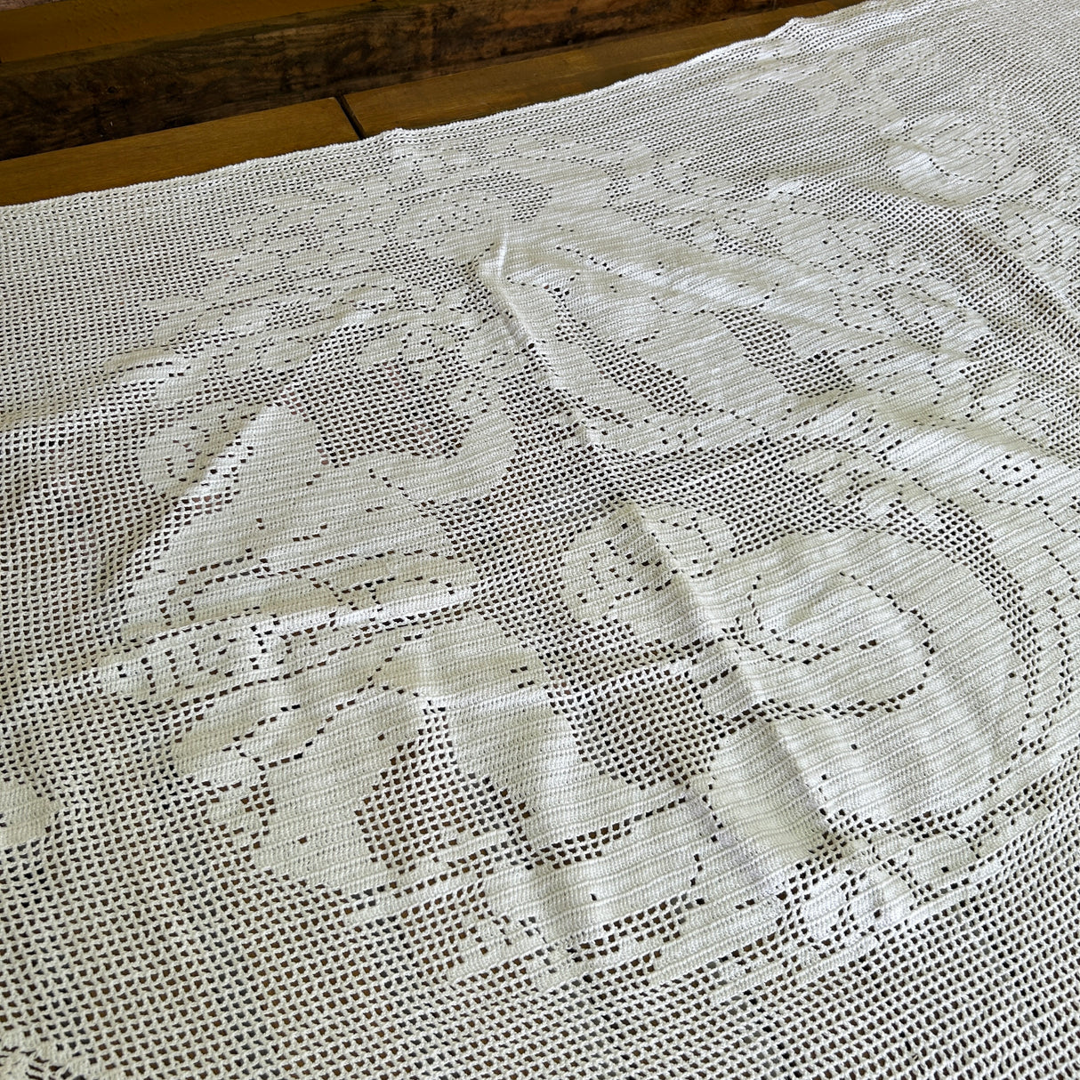 Centrotavola Triangolare ARIA (440) by Mondo Biancheria