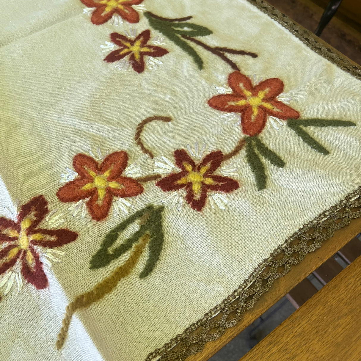 Centrotavola in punto lana (134) By Mondo Biancheria