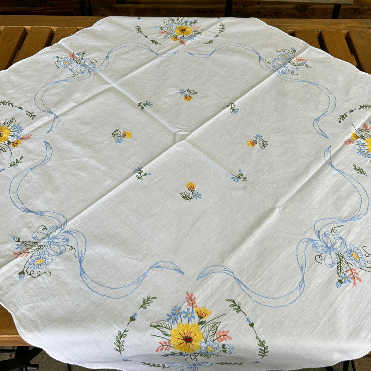 Centro MAZZOLINO DI FIORI (018) by Mondo Biancheria