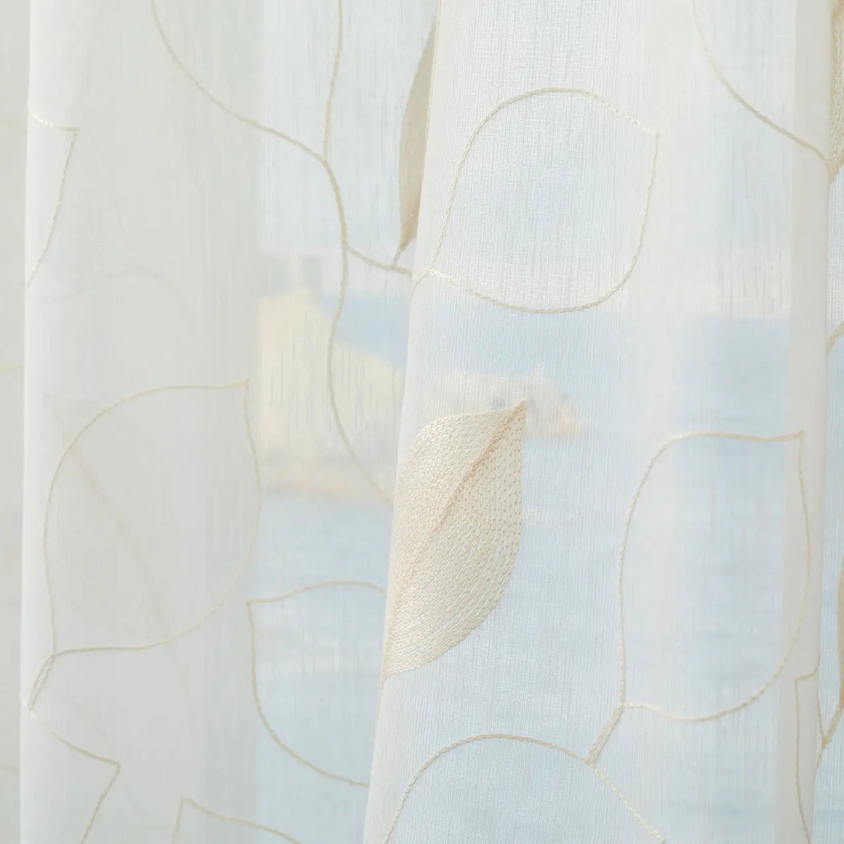 Pannello Tenda Ricamato Amazzonia con Borchie e Finitura con Piombo 140x280cm - Linea Oro