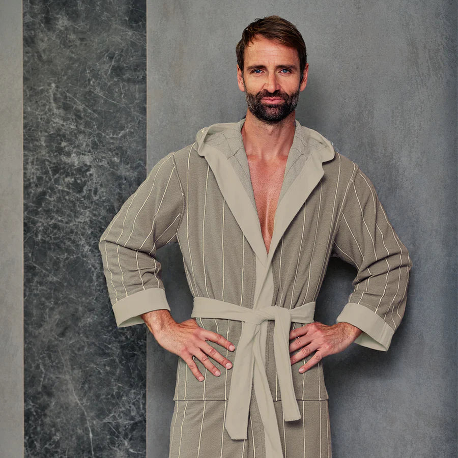 Accappatoio Saint Tropez Vingi con Cappuccio in Spugna 100% Cotone – Elegante e Assorbente