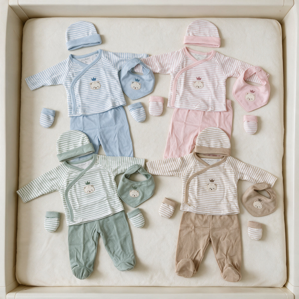 Set Nascita Neonato 5 Pezzi 100% Cotone con Cappellino, Muffolette, Bavetto e Completo Tutina art. LJ3591 dis. 02 - Les Jolies