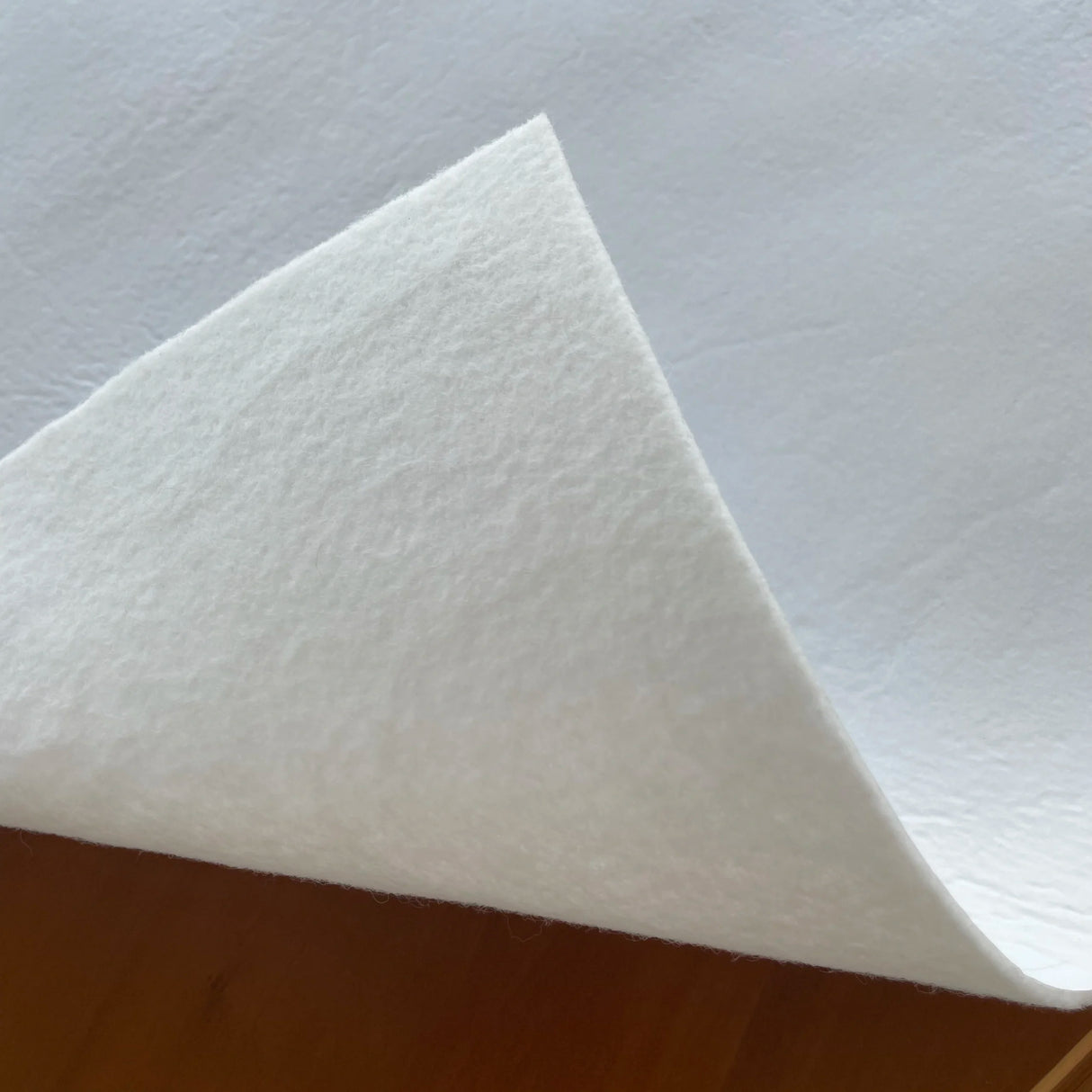 Mollettone Proteggi Tavolo in PVC e Feltro – Copritavolo Antigraffio e Impermeabile su Misura