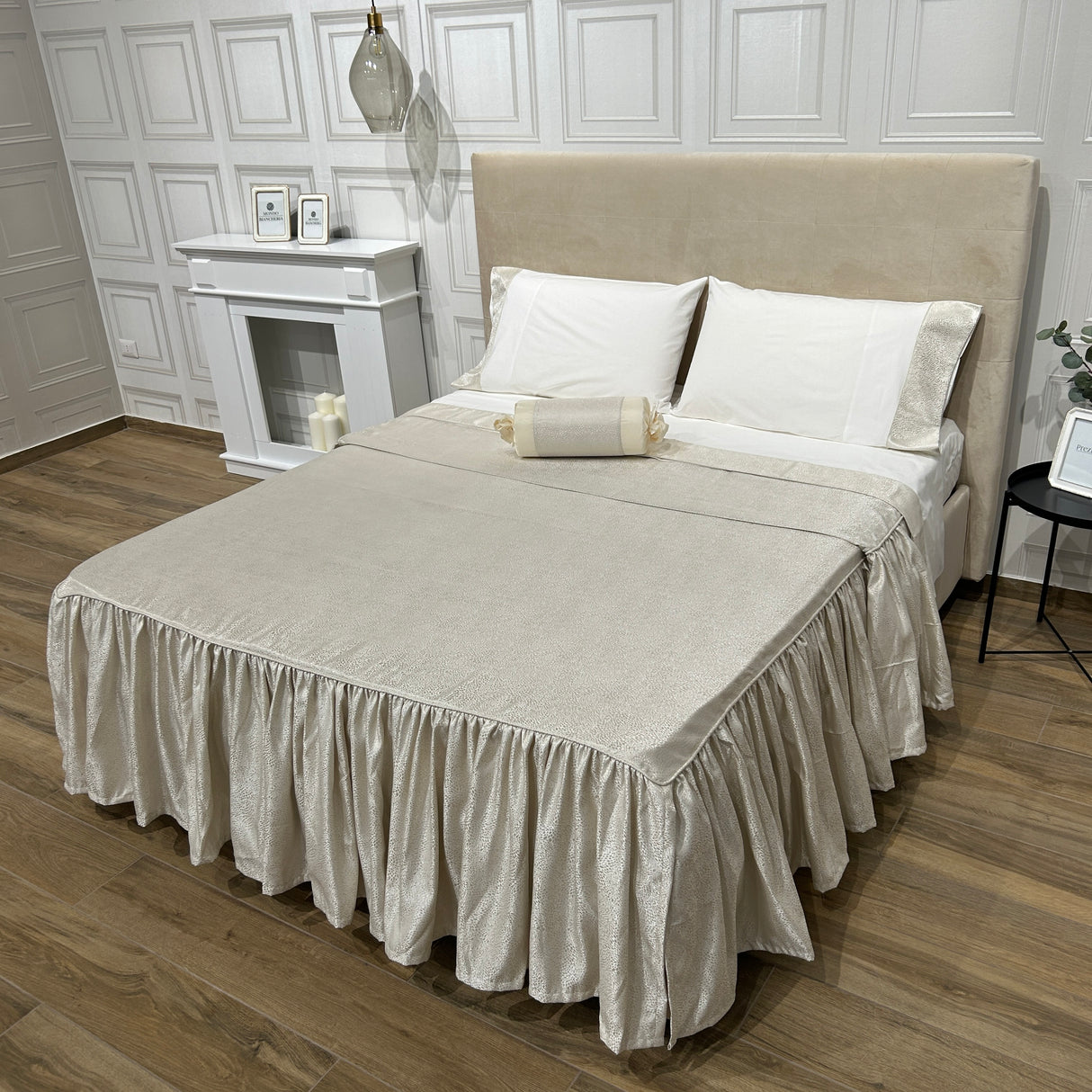 Copriletto matrimoniale SPILLA con volant + cuscino by Karì