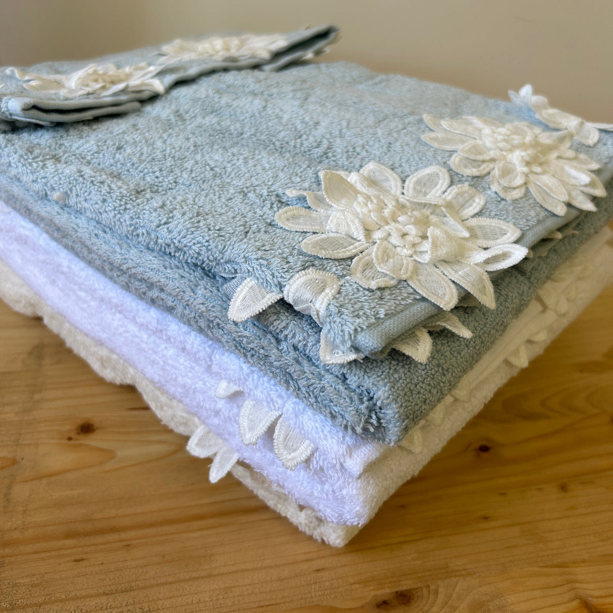 Set Asciugamani MARGHERITE by L’ Atelier17