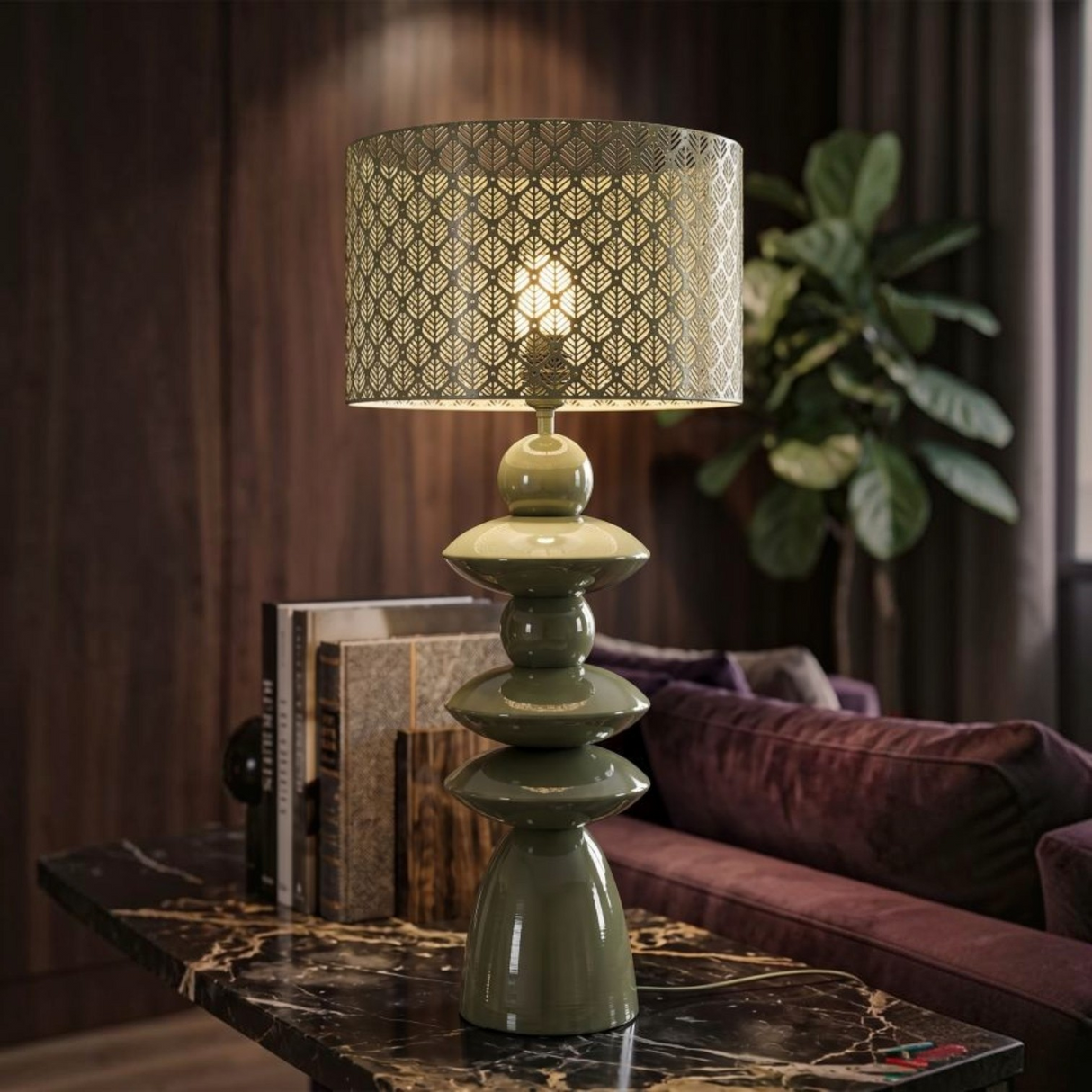Lampada Da Tavolo In Metallo Con Paralume Intagliato - Ferretti