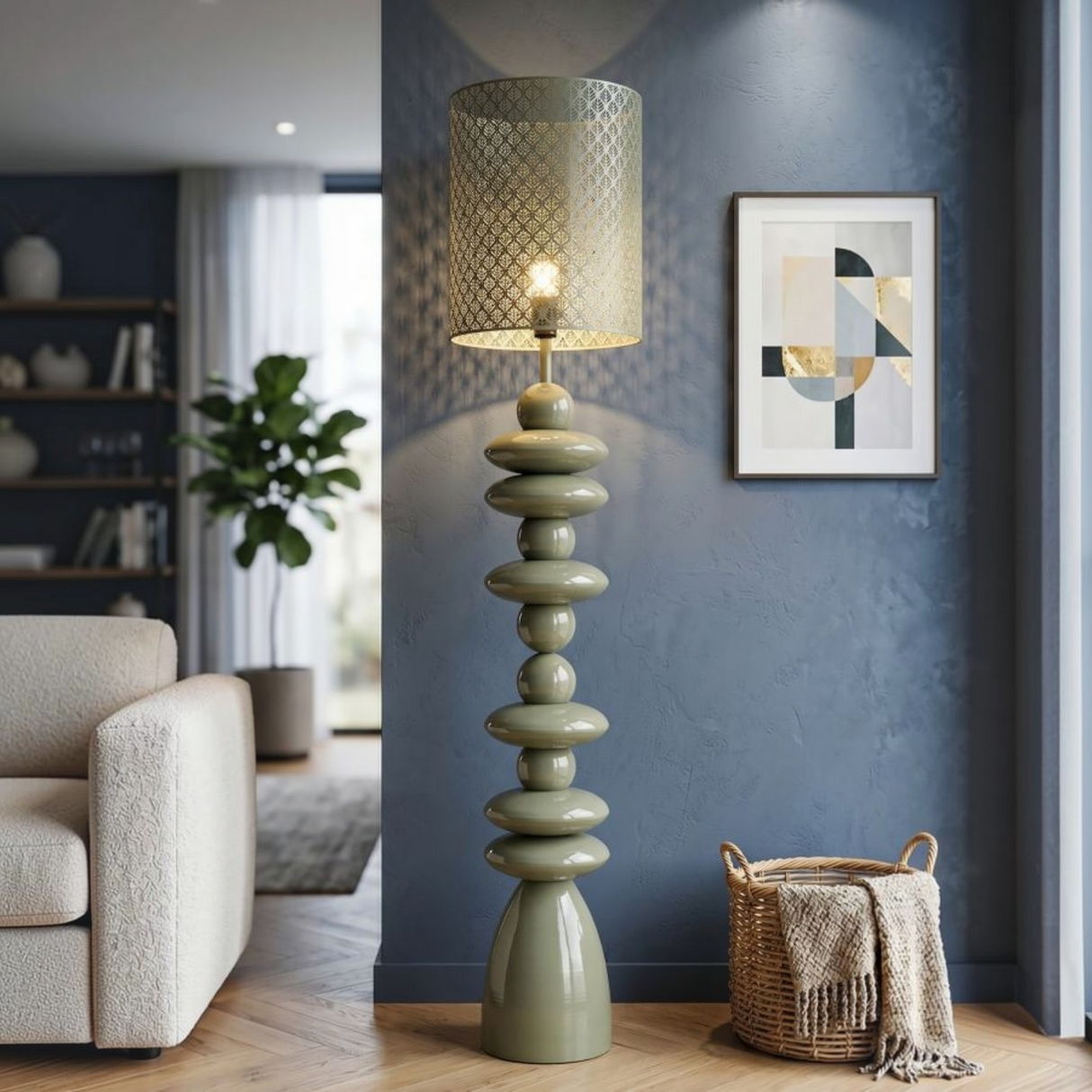 Lampada Da Terra In Metallo Con Paralume Intagliato - Ferretti