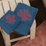 Set Asciugamani 1+1 CORALLI  L’Atelier 17 in Spugna Cotone 500 GSM Bianco Sabbia Blu Mare