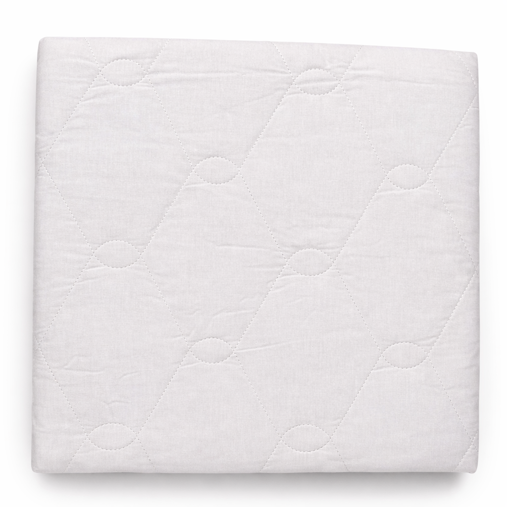 Coprimaterasso trapuntato White Flower Kari in puro cotone con fascia perimetrale elasticizzata – singolo, una piazza e mezza, matrimoniale