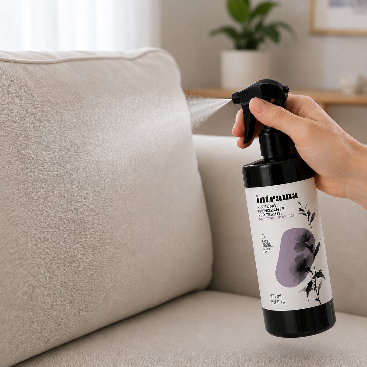 Spray Igienizzante per Ambienti, Tessuti e Tendaggi Intrama Muschio Bianco 500 ml - Karì