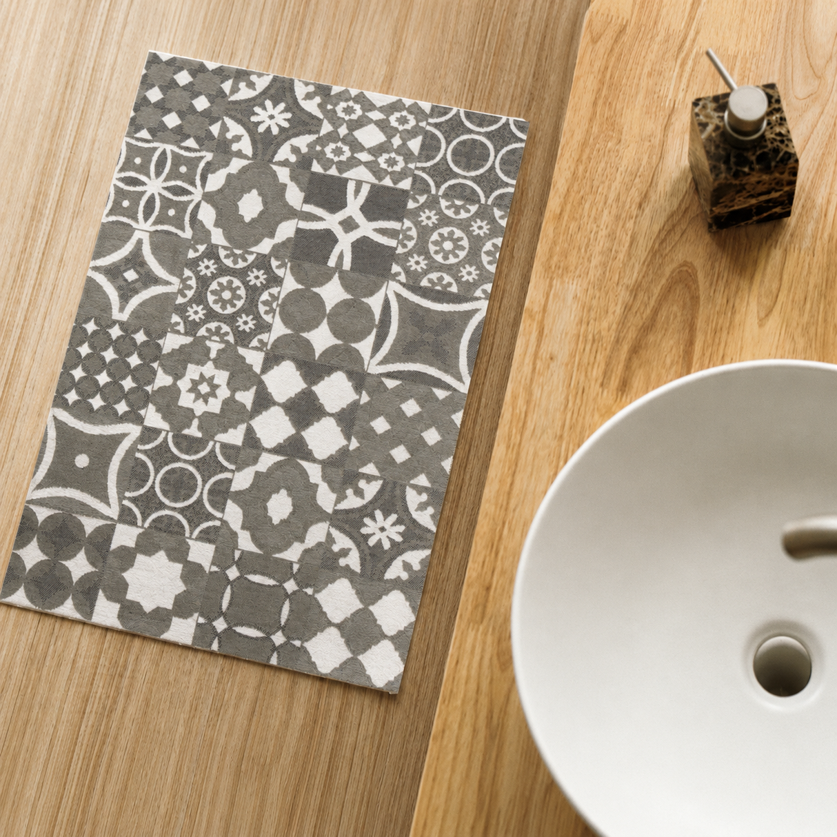 Tappeto TILE Retrogommato Antiscivolo Karì in Ciniglia Lavabile
