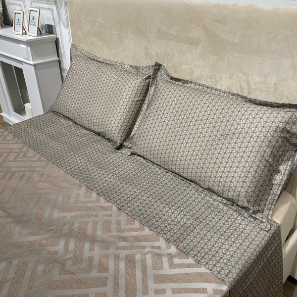 Completo lenzuola Peluche beige - Letto primaverile - Acquista su Smart  BPER Zone.