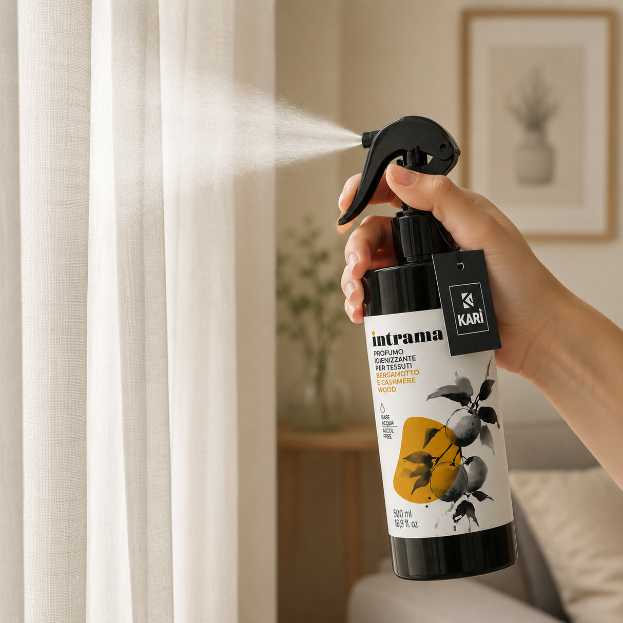 Profumo Igienizzante per Ambienti, Tessuti e Tendaggi Intrama Bergamotto e Cashmere Wood 500 ml - Karì