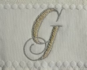 Asciugamani Alfabeto Vingi Set 1+1 in Spugna Cotone 450 gr Panna Personalizzati