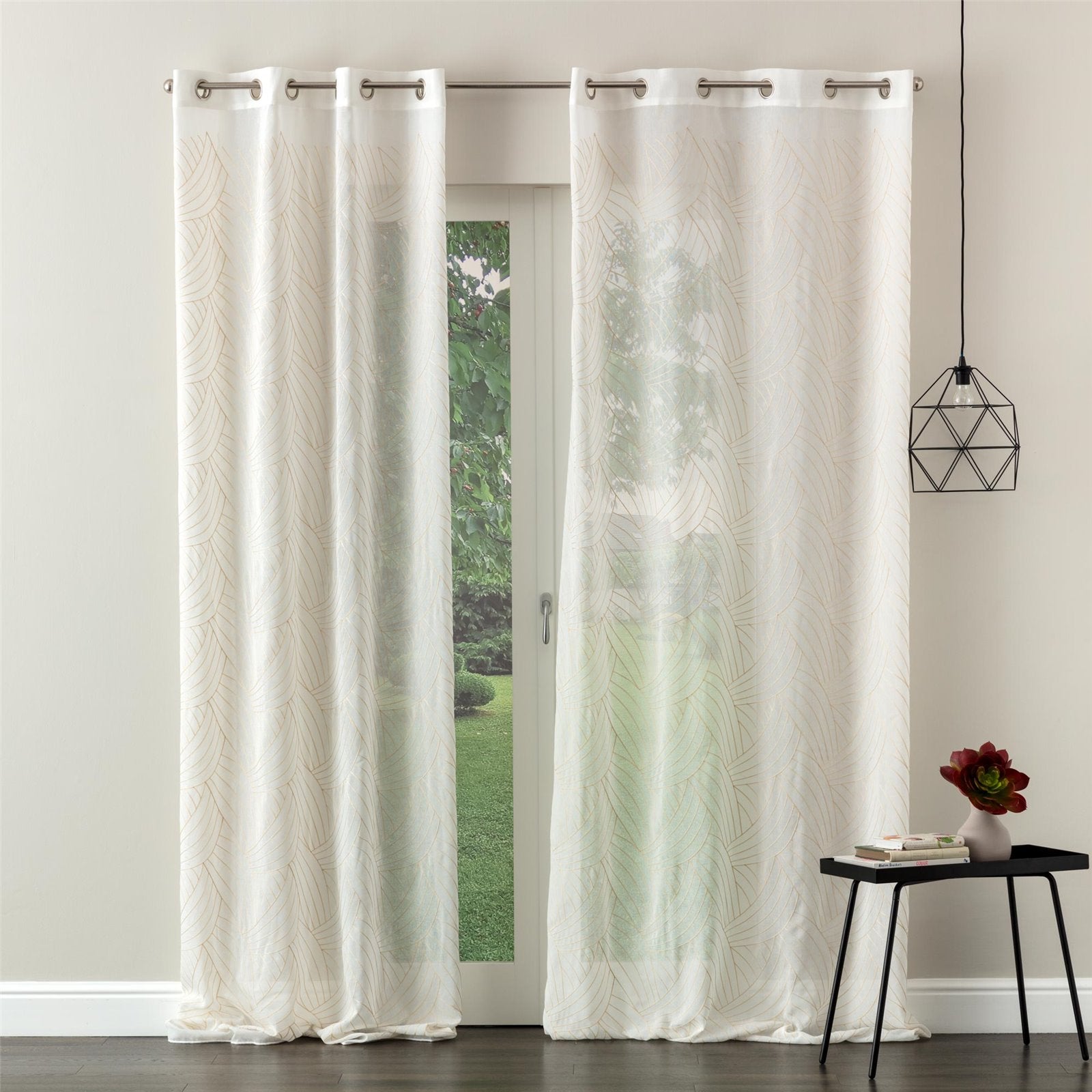 Coppia Di Tende A Pannello In Velo Organza Ricamato Naomi. Larghezza 140 Cm, Altezza 290 Cm, Dettagli Oro. Con Asole, Prezzo Per Coppia. Eleganza Per La Tua Casa.