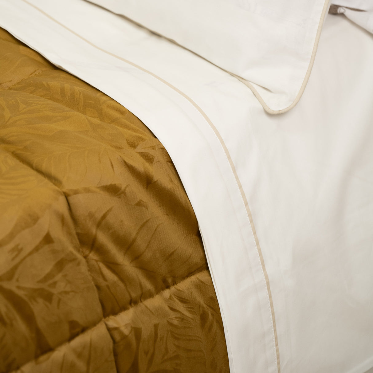 Trapunta In Velluto Jacquard Jungle by Linea Oro