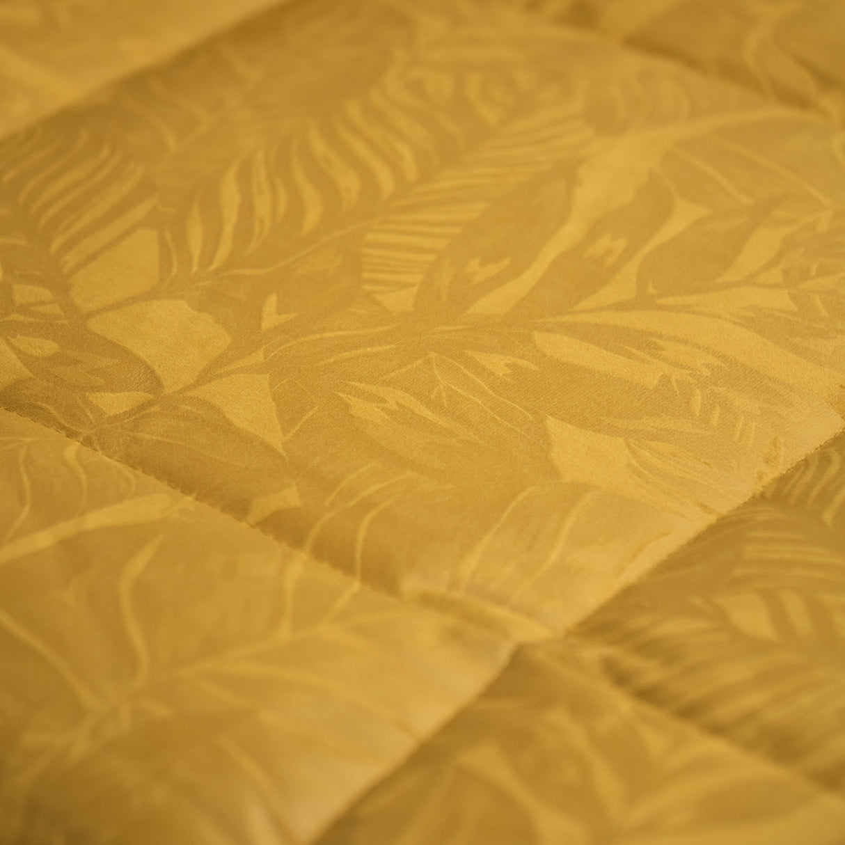 Trapunta In Velluto Jacquard Jungle by Linea Oro